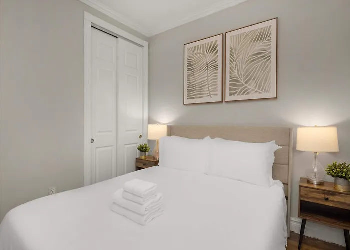 Stylish Midtown East Escape Near It All