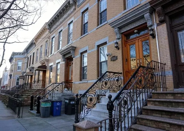 Luxurious Apartment At Colonial Townhouse