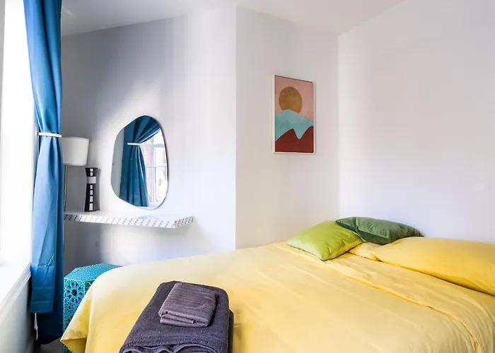 Homelike Suites In The Heart Of China Town