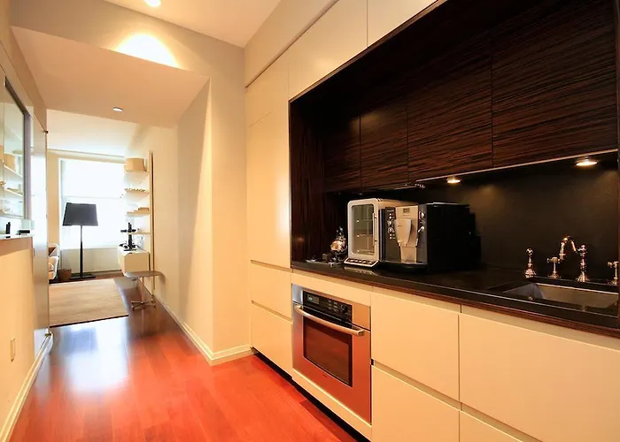 Financial District: Stylish Suite In Luxury Building