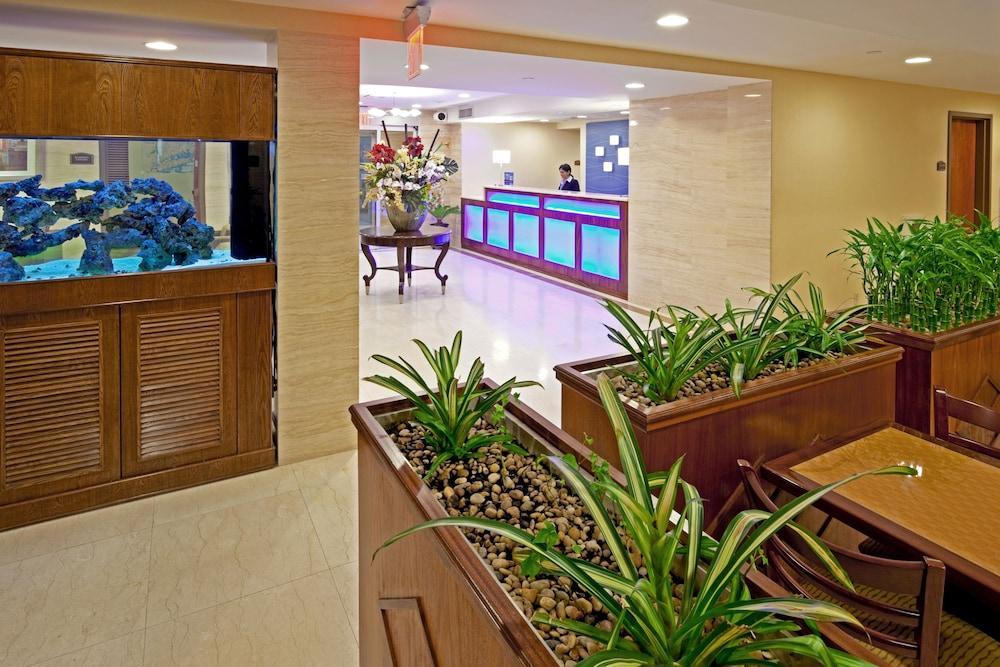 Express Maspeth By Ihg New York