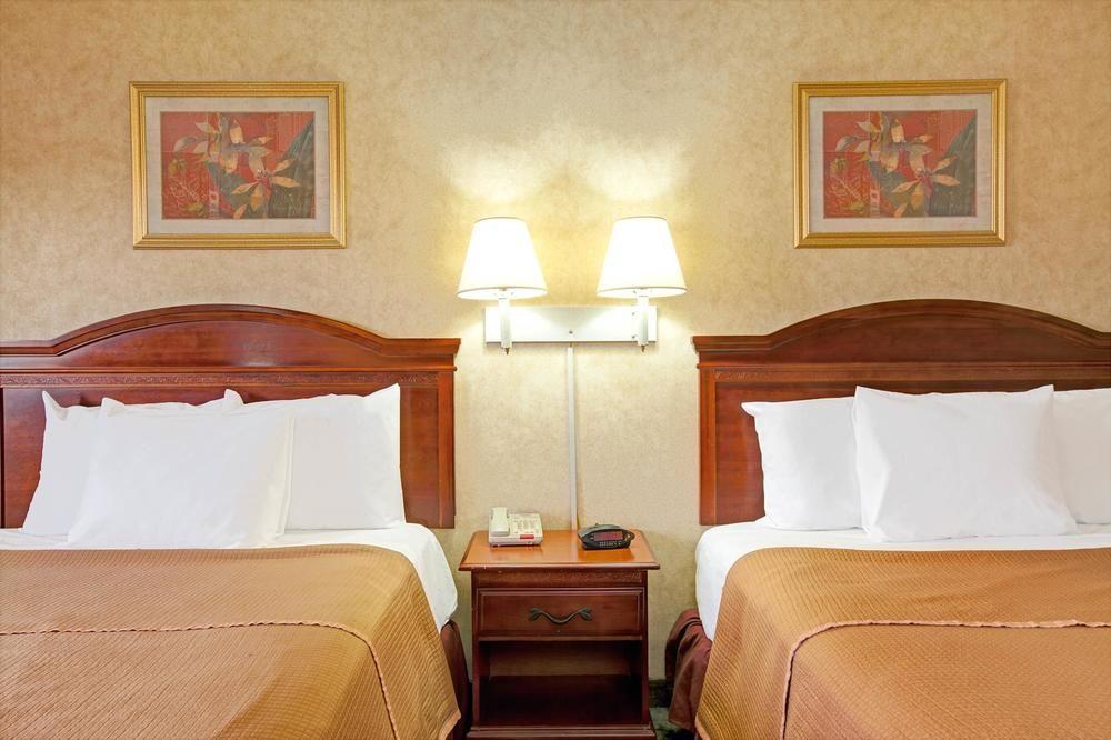 Hotel West Farms New York