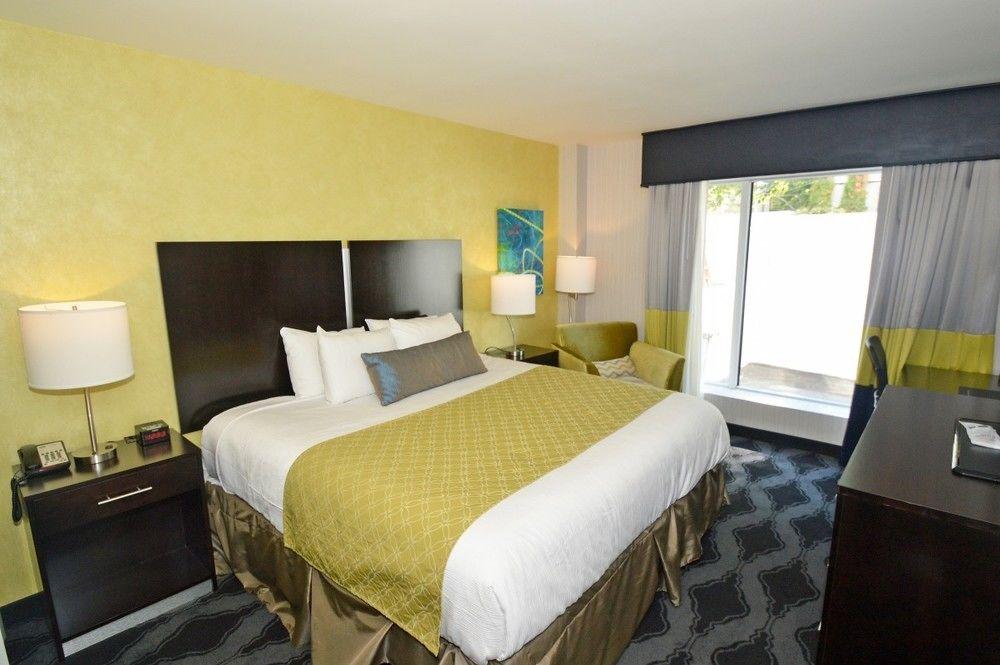 Best Western Plus Laguardia Airport Hotel 3*