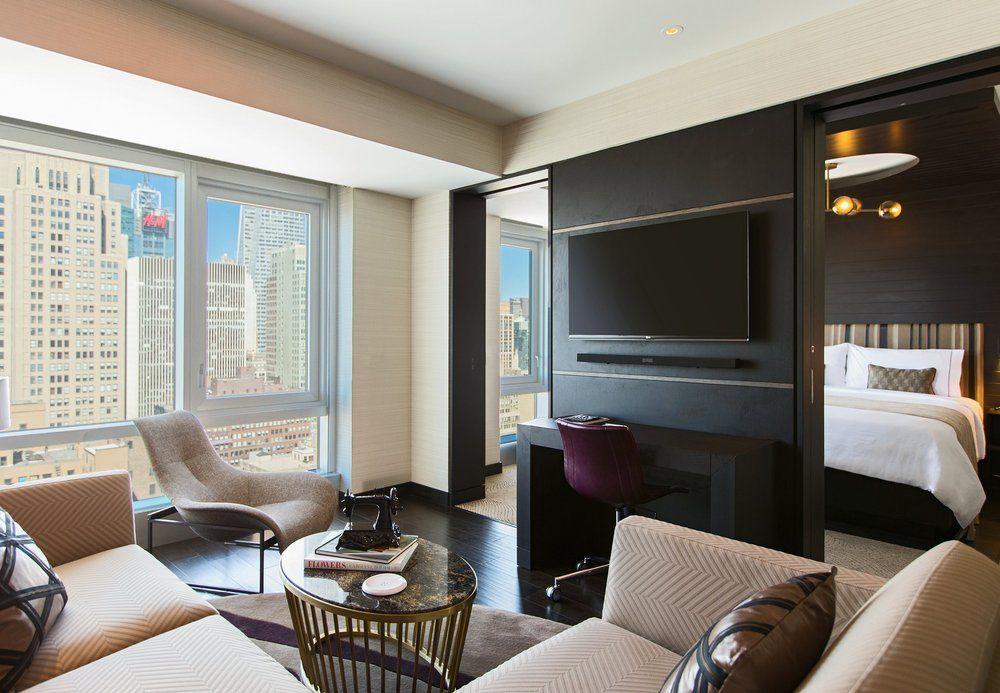 Renaissance Midtown Hotel 4*