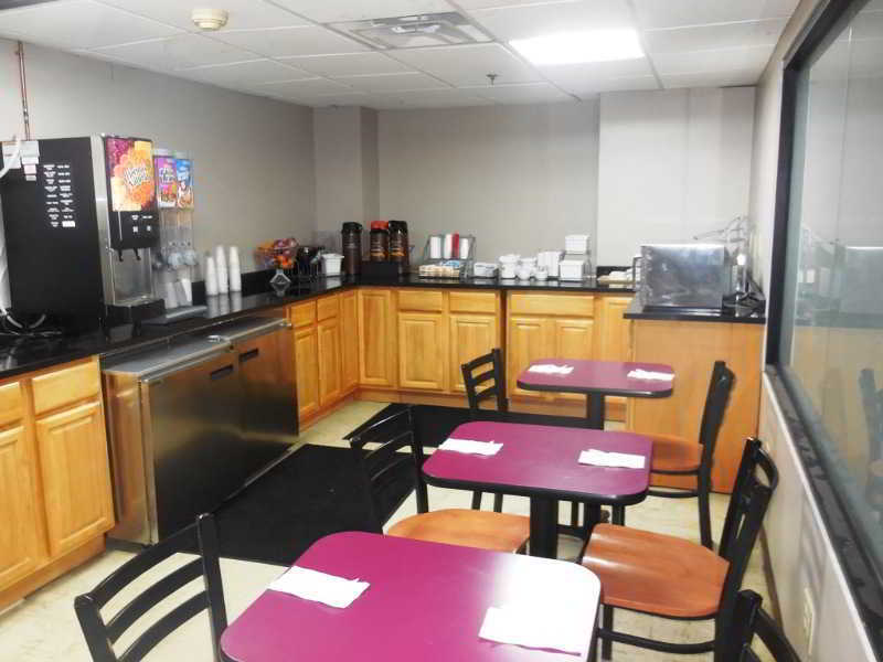 Hotel Super 8 By Wyndham Jamaica North Conduit