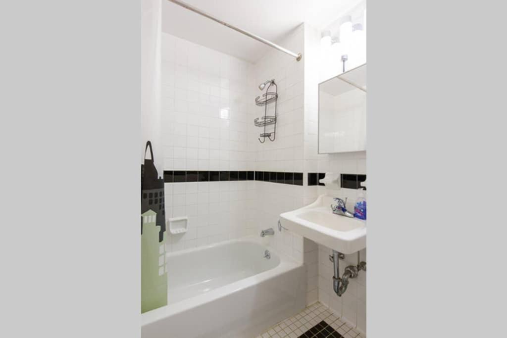 Elegant And Comfortable Apartment *