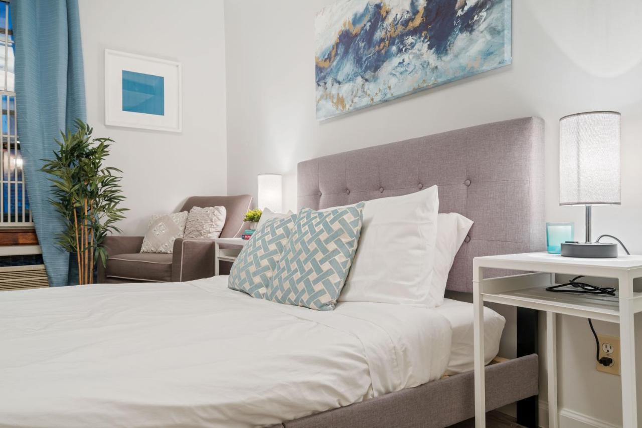 Elevate At Times Square Apartment *