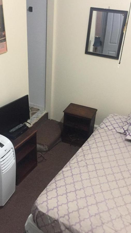 Macaw Guest house New York