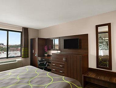 Super 8 Bronx Hotel