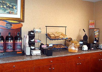 Avion Near Lga Airport, An Ascend Collection