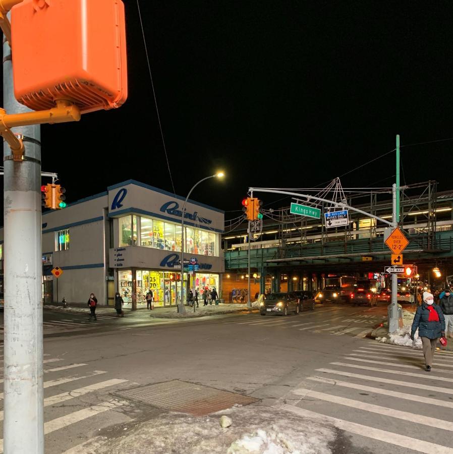 Classical American House 3 *