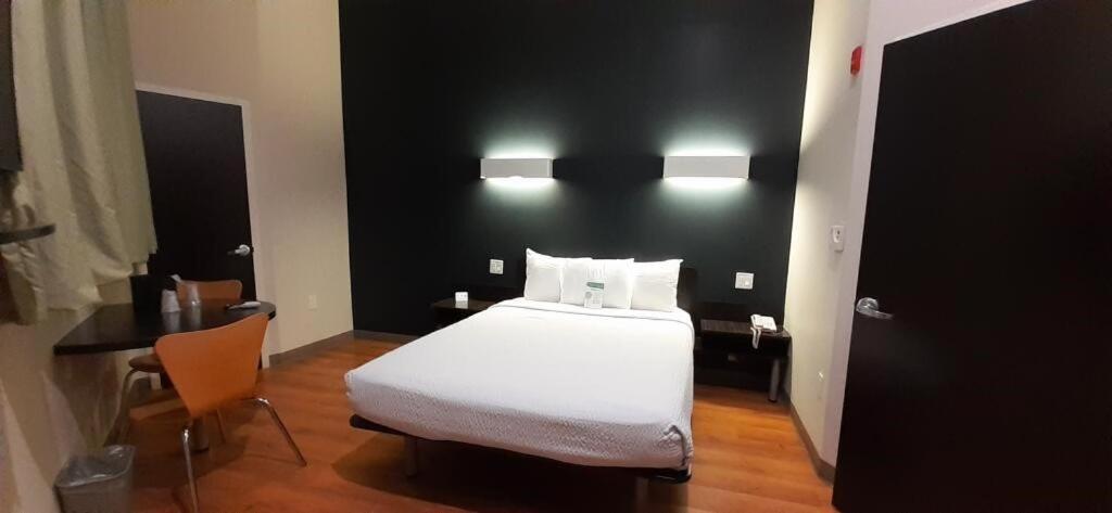 Hotel Feather Factory 3*