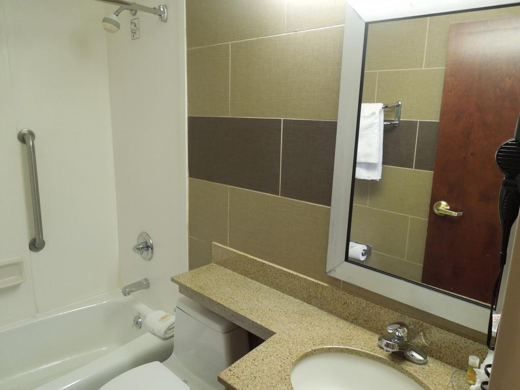 Days Inn Brooklyn Hotel 2*