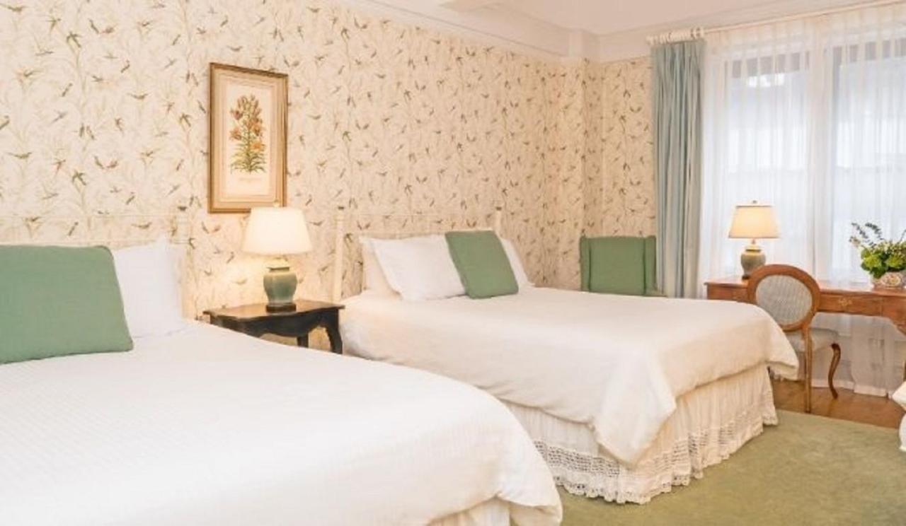 Roger Smith 3* New York