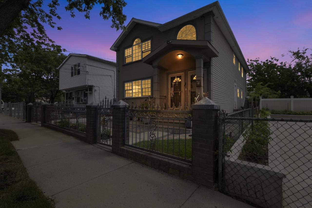 Modern Cozy 3br Just 10 Mins From Jfk! Holiday home *