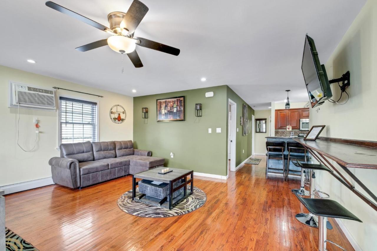 Holiday home Modern Cozy 3br Just 10 Mins From Jfk! *