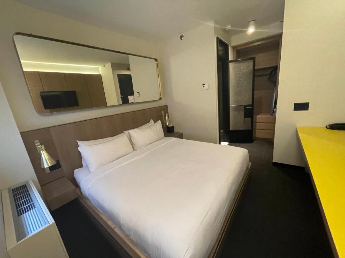 Shocard Broadway, Times Square 3*