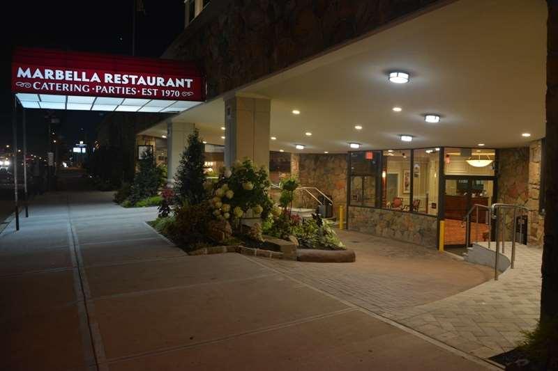 Western Queens Gold Coast 3* New York