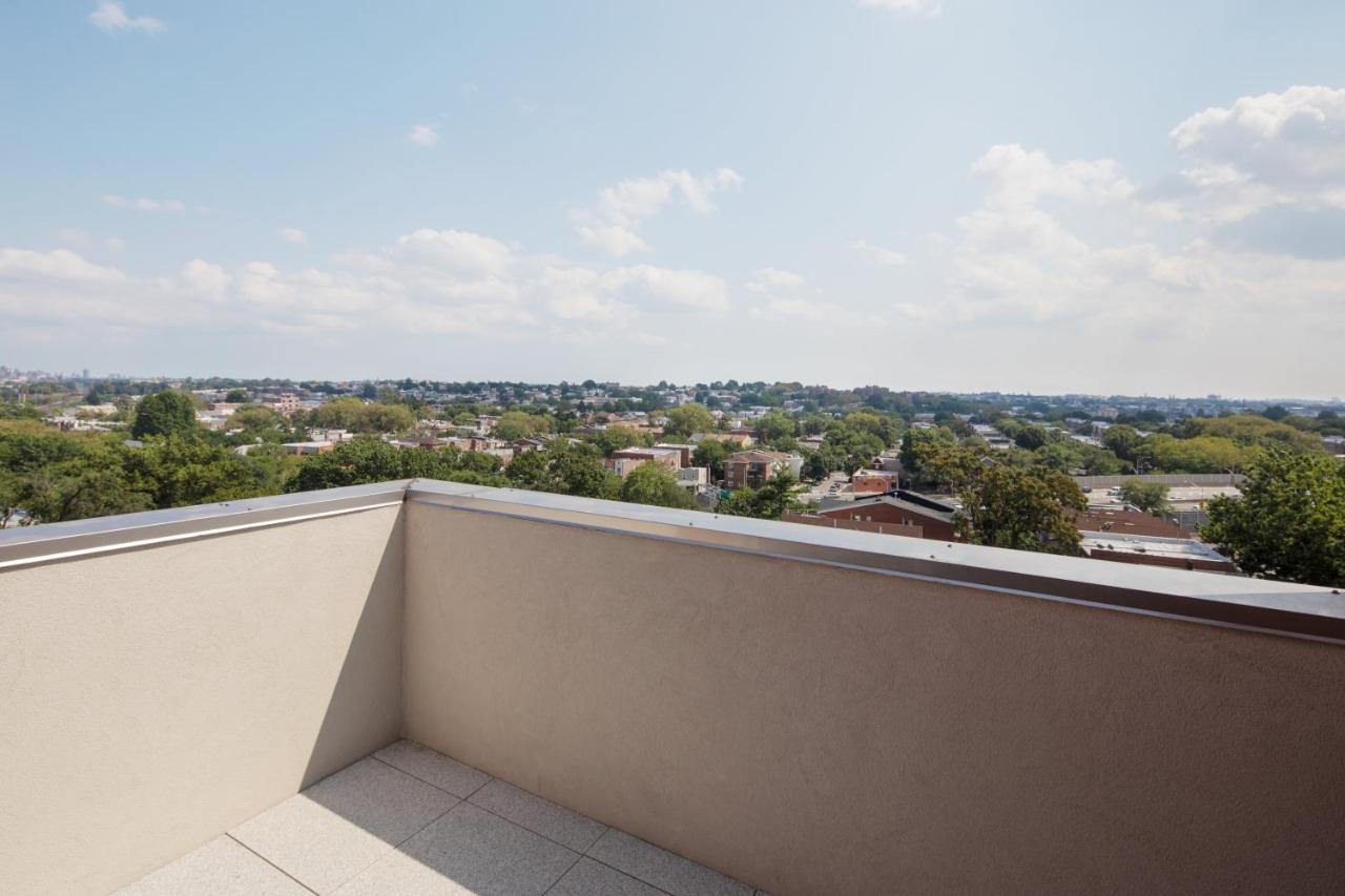 Hotel Express & Woodside Laguardia Airport New York