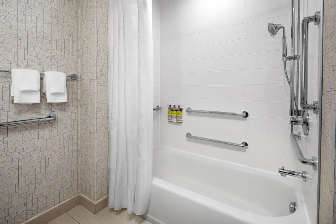 Hotel Express & Woodside Laguardia Airport 3*