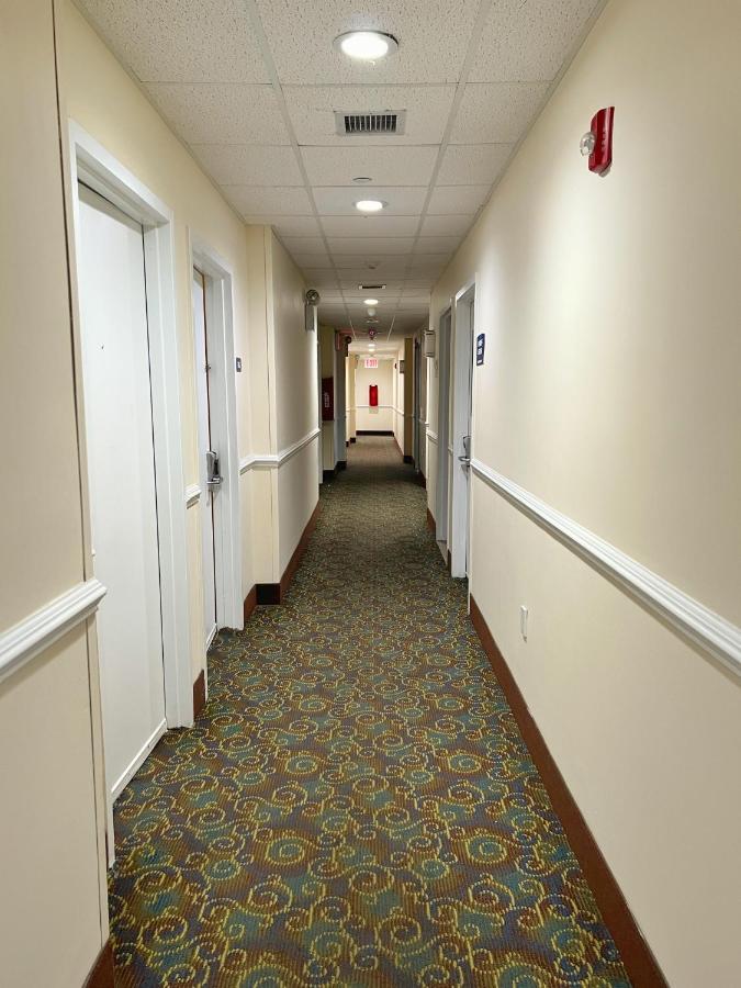 Hotel Ozone Inn & Suites *