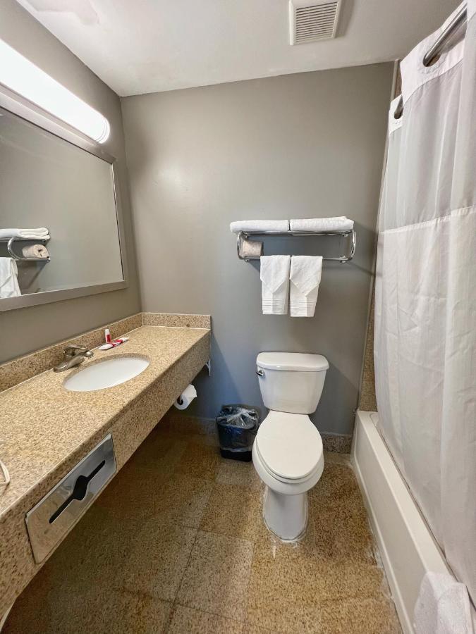 Hotel Ozone Inn & Suites *