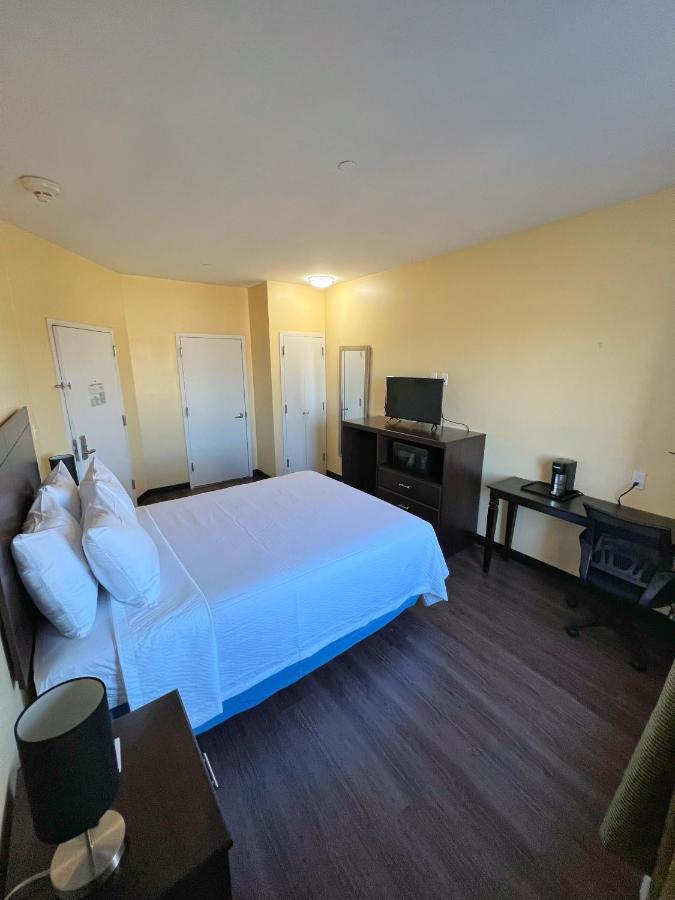 Ozone Inn & Suites *