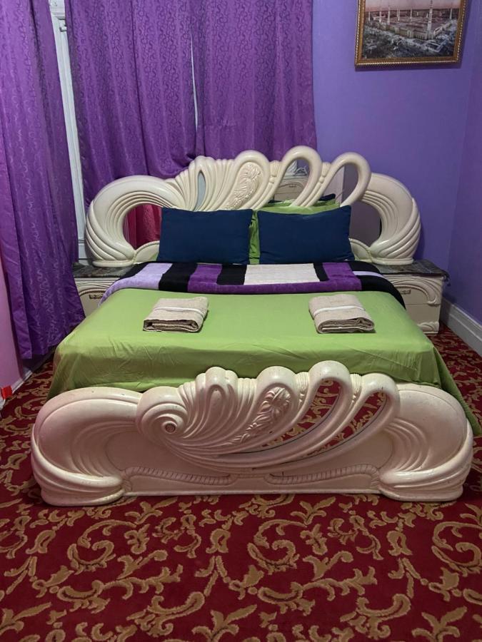 A Lavish In Queens * New York