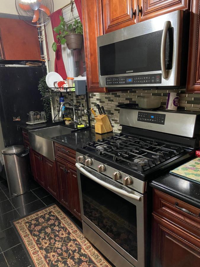 Guest house A Lavish In Queens *