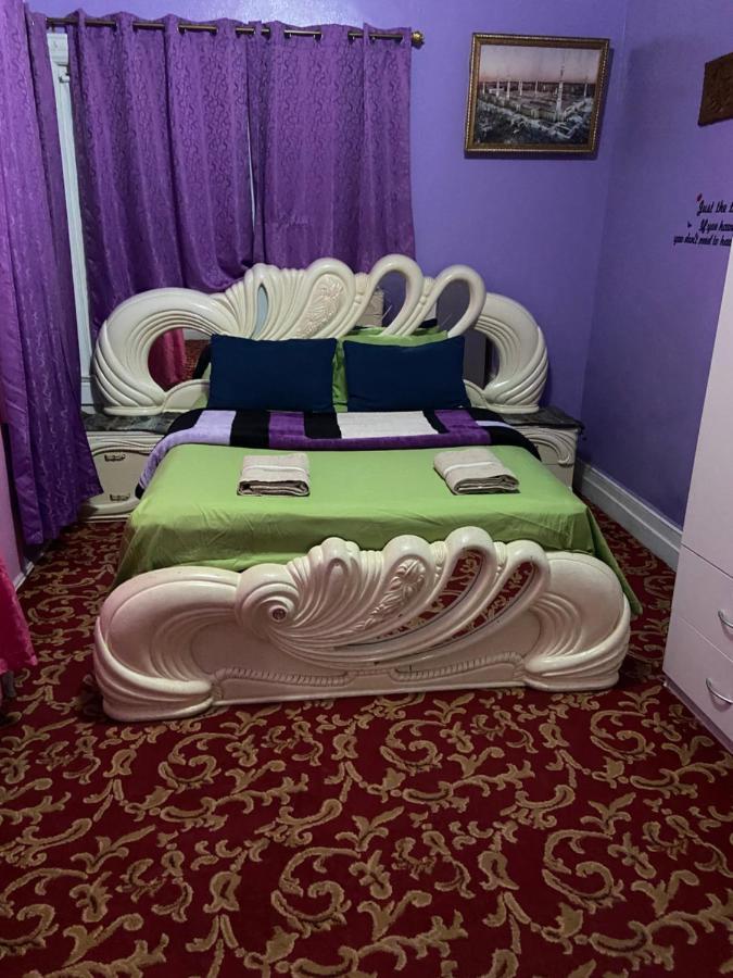 Guest house A Lavish In Queens *