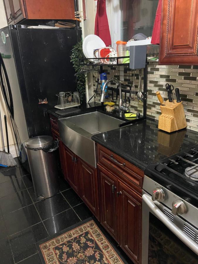 A Lavish In Queens Guest house *