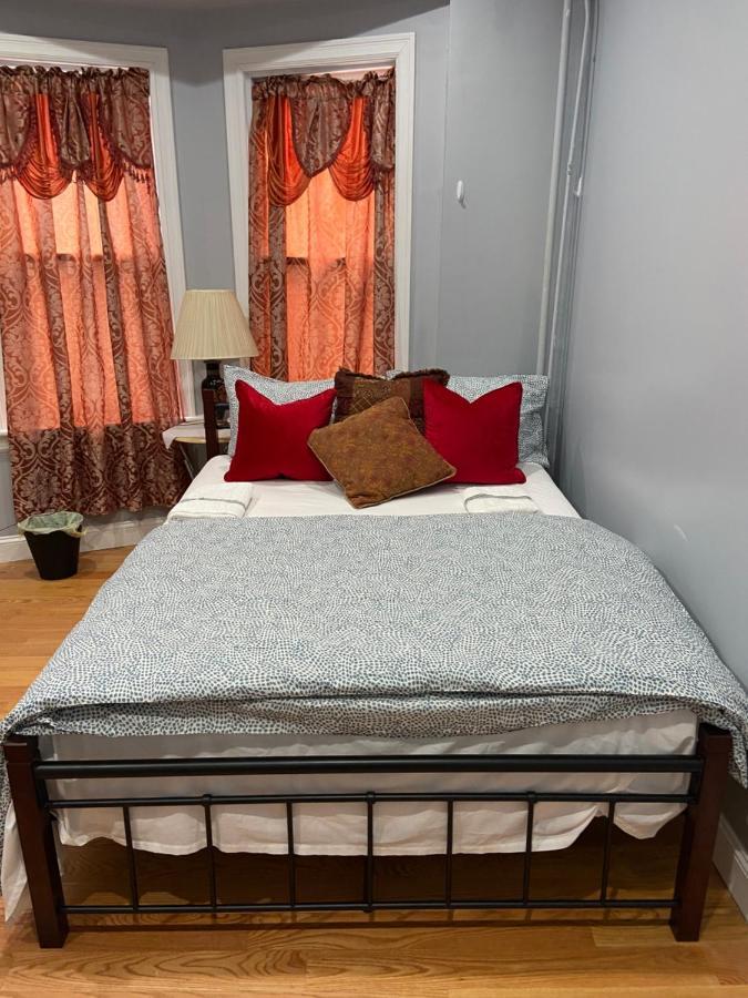 A Spacious In Queens Guest house