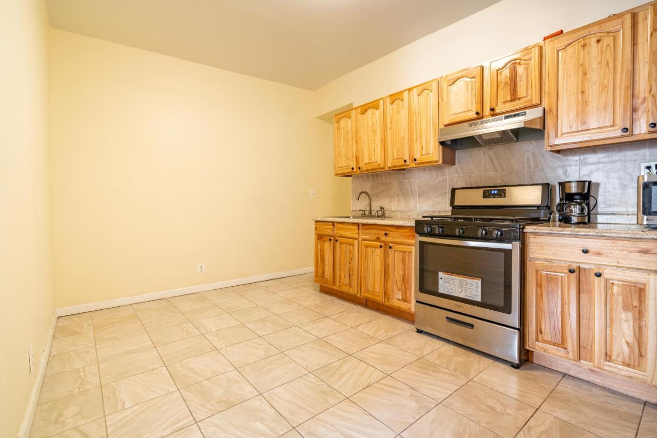 Guest house Empire Blvd