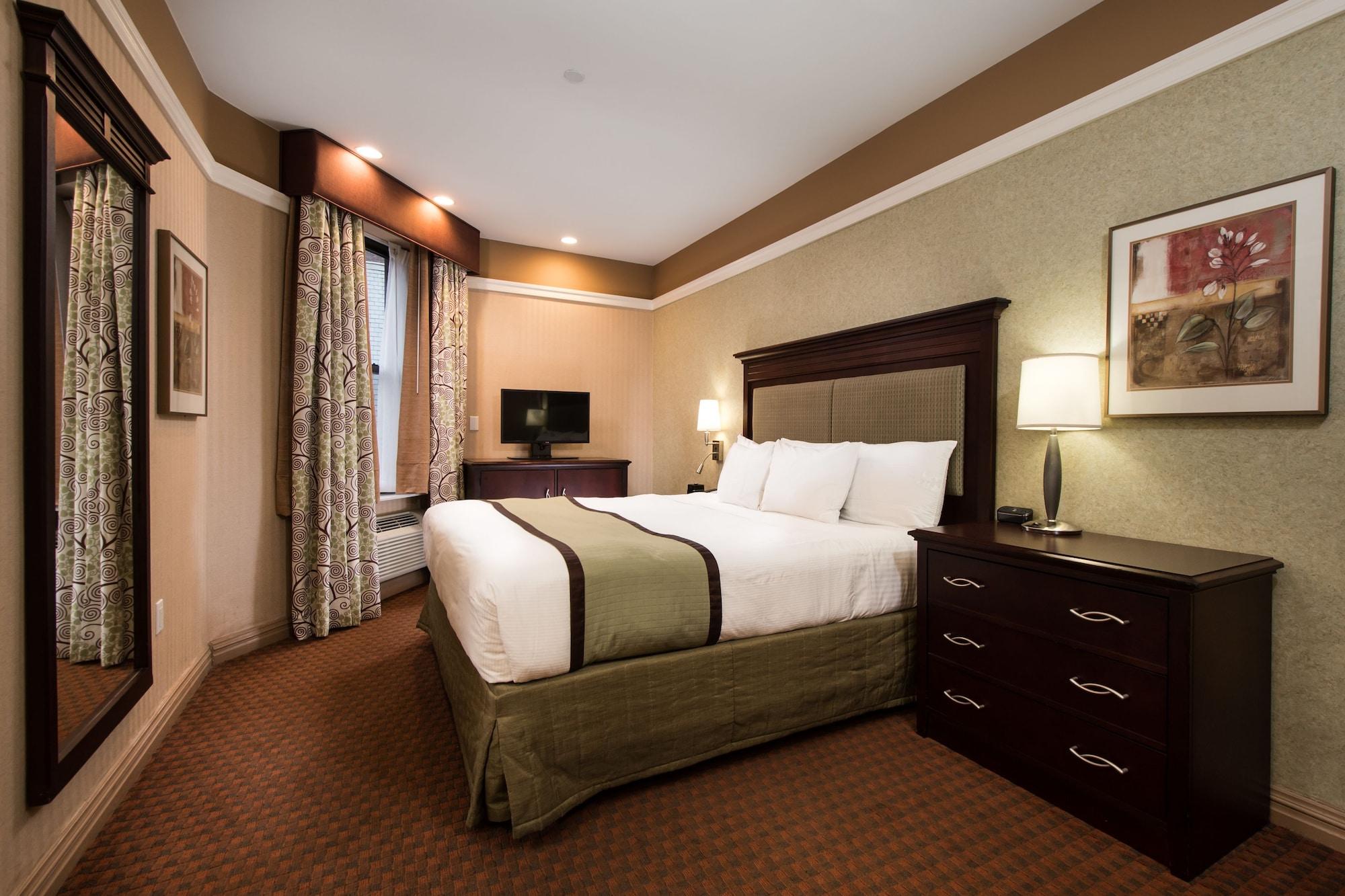 46 Times Square Hotel 3*