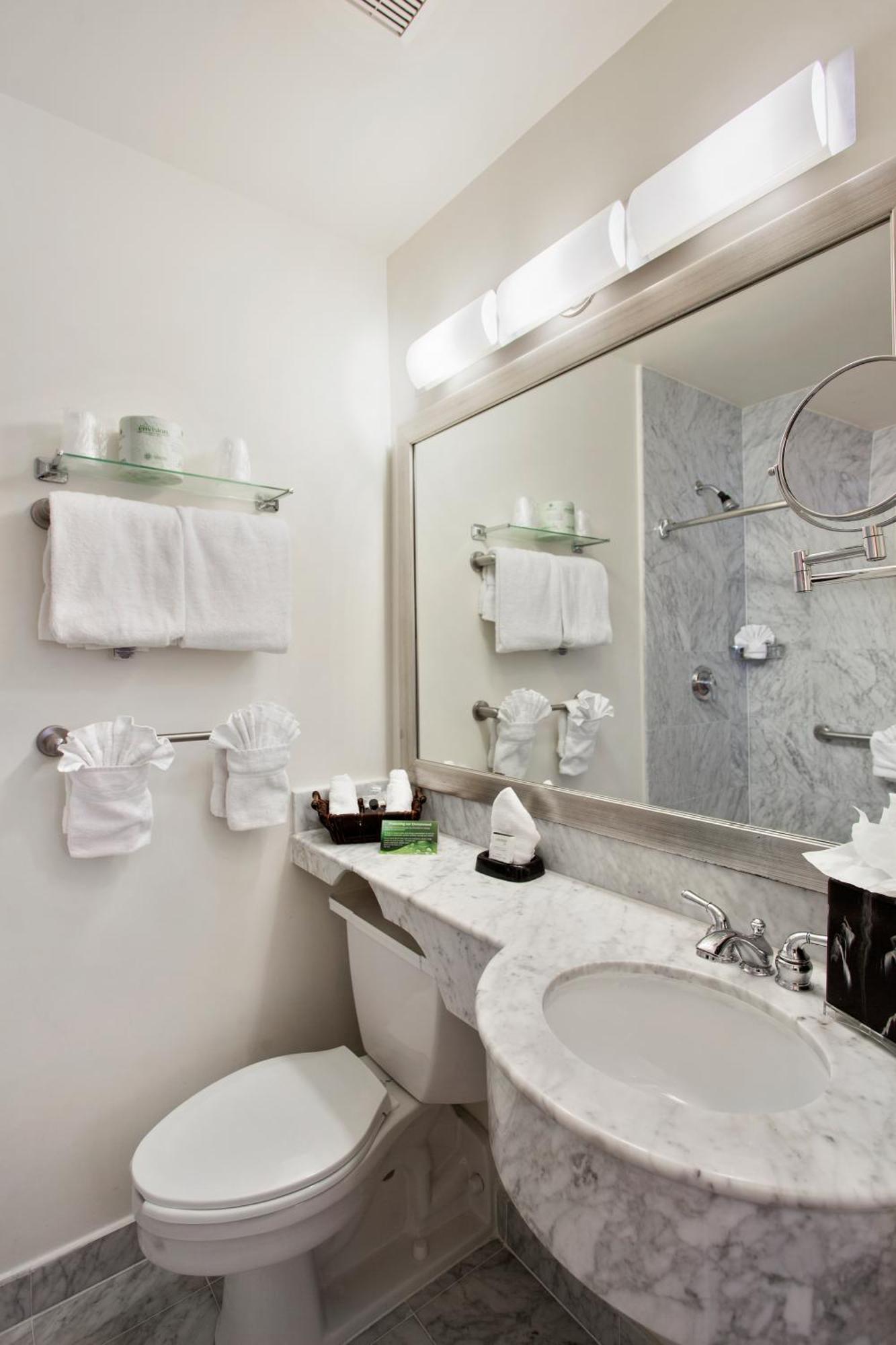 U Fifth Avenue, Empire State Building 3*