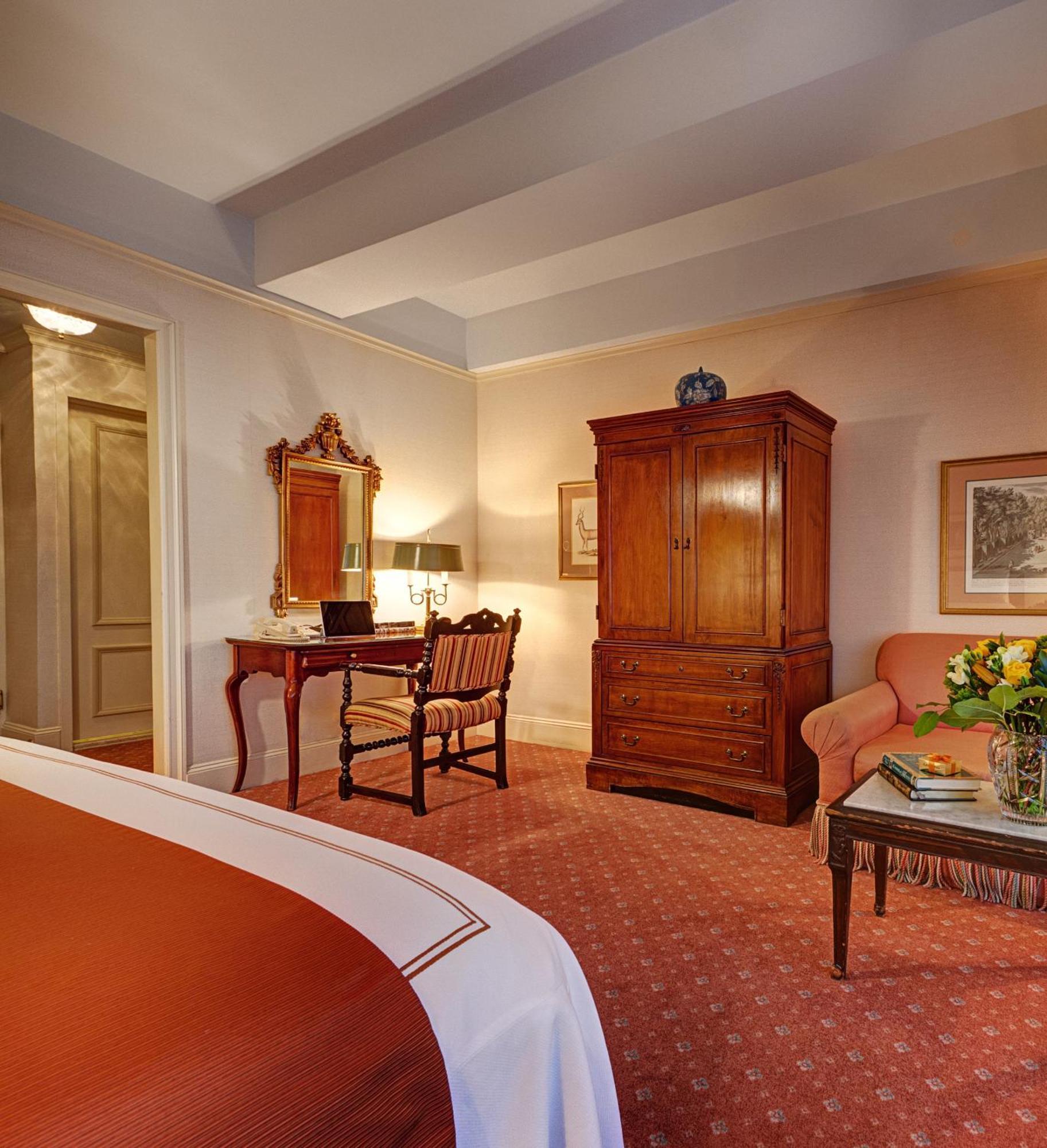 Hotel Elysee By Library Collection New York