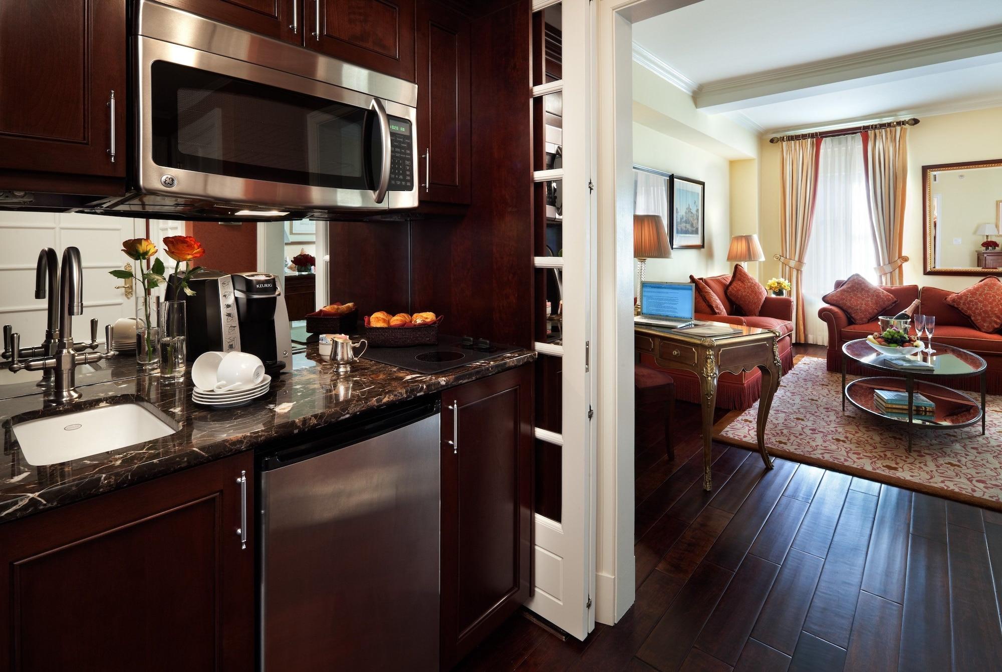 Hotel Plaza Athenee 5*