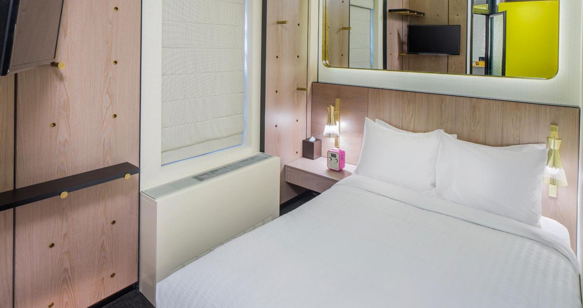 Shocard Broadway, Times Square 3*