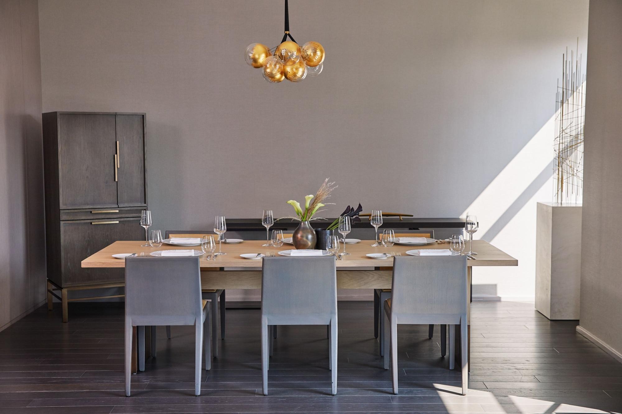 Four Seasons Downtown Hotel 5*