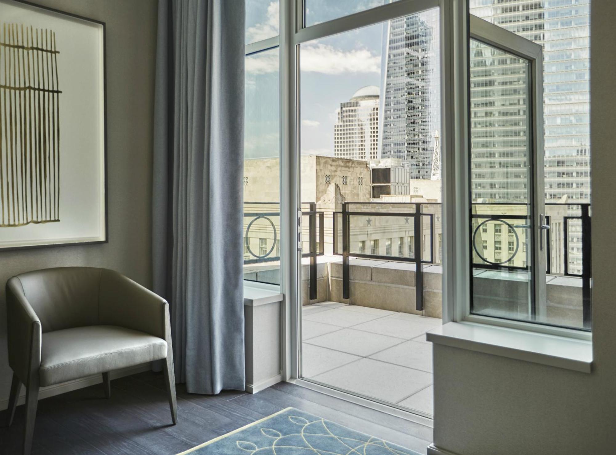 Four Seasons Downtown Hotel 5*