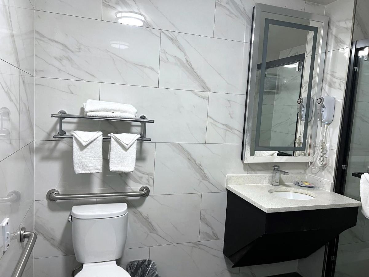 Lotus Blu & Hotel New York