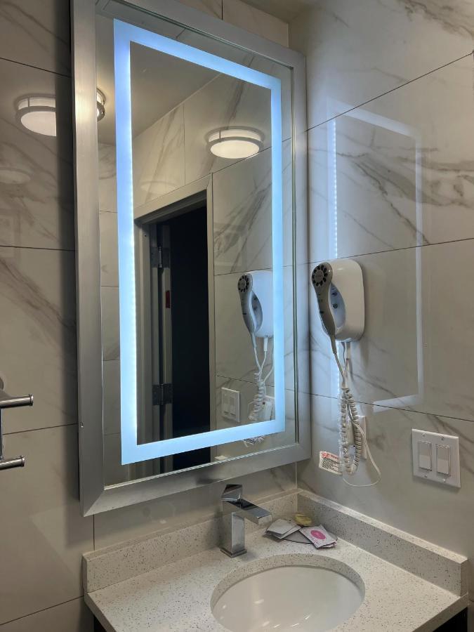 Lotus Blu & Hotel New York