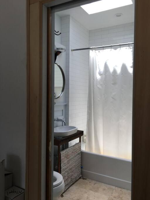 Artsy Elegant 4-Br Townhouse Quiet Brooklyn Block * New York
