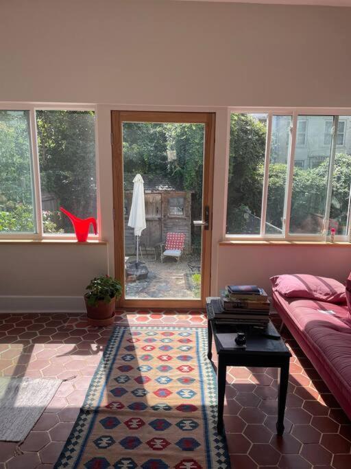 Artsy Elegant 4-Br Townhouse Quiet Brooklyn Block Ferienhaus