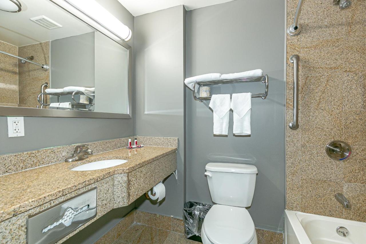 Ozone Inn & Suites New York