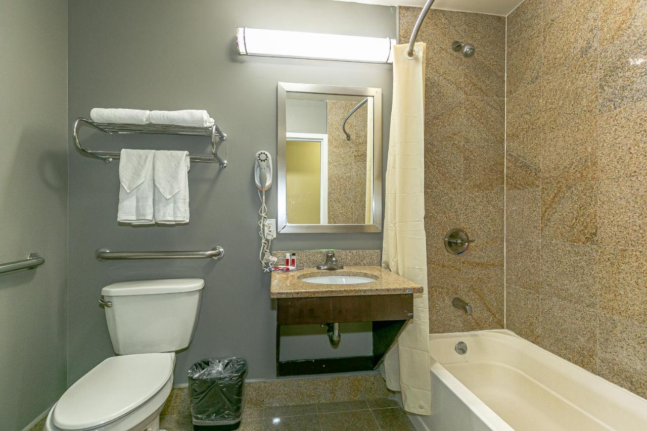 Ozone Inn & Suites * New York