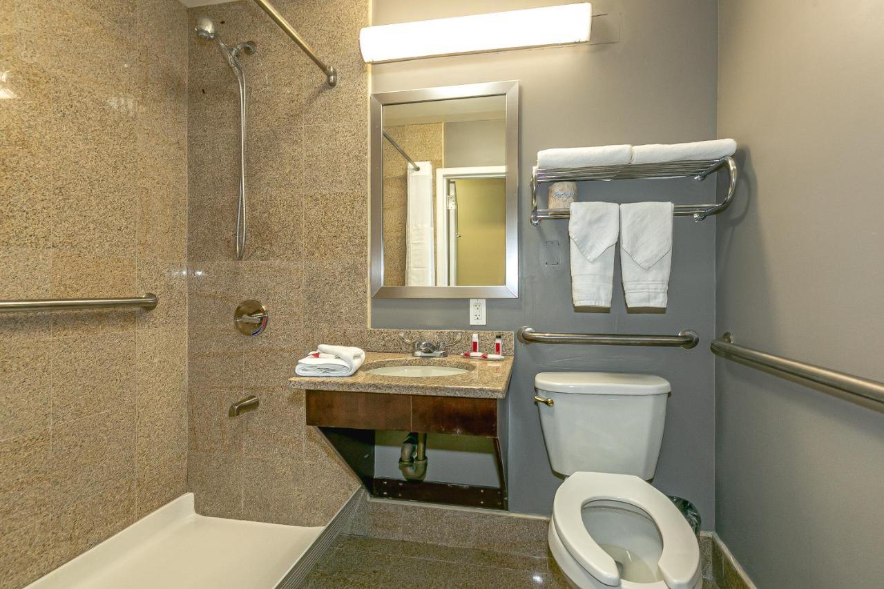 Ozone Inn & Suites Hotel *