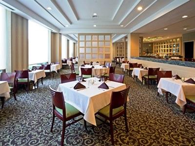 Doubletree By Hilton New York-laguardia 3*