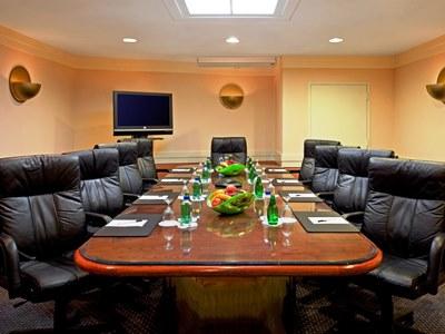 Doubletree By Hilton New York-laguardia 3*