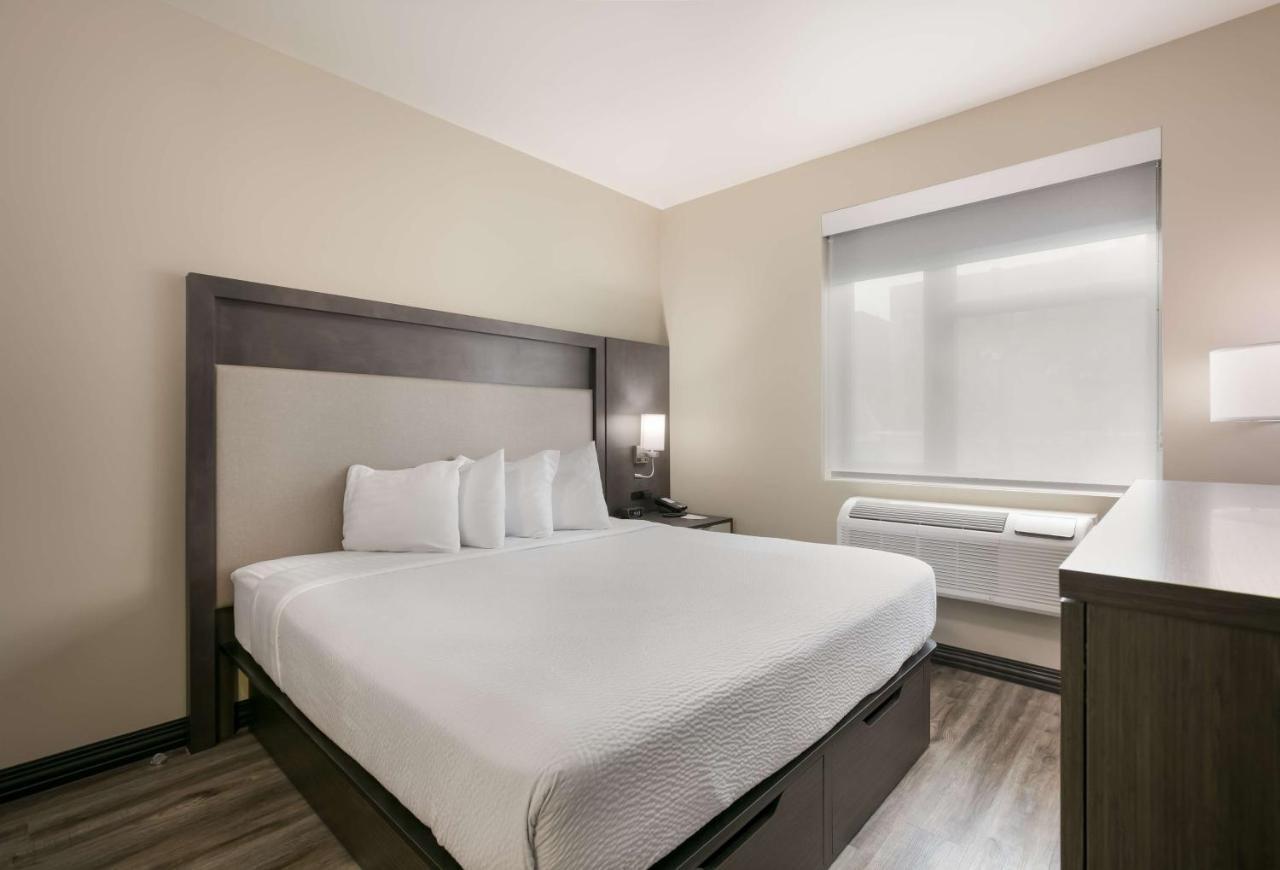 Western Executive Residency Bronx 3*